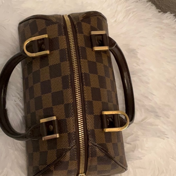 Louis Vuitton - Picture 7 of 10